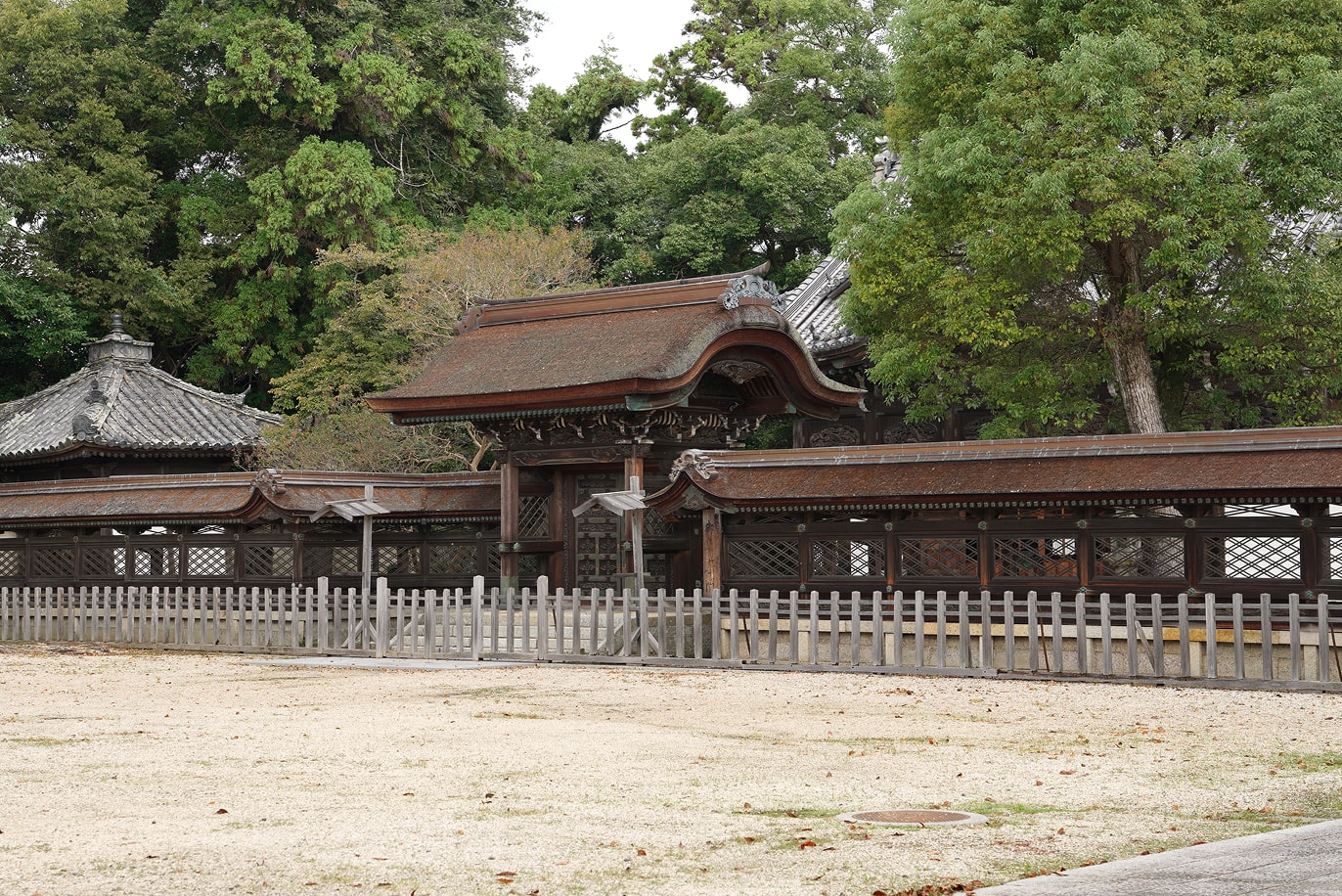 御廟唐門と透塀